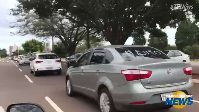 Em luto, motoristas de aplicativo saem em carreata pela Afonso Pena