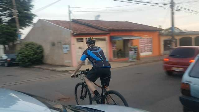 Teste: Em horário de pico, compensa mais ir de carro ou de bicicleta?