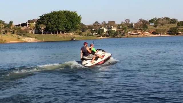 De jet ski no Nasa Park, fica super fácil ostentar com os luxos dos outros