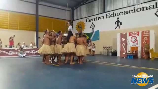 Dança do bate pau da aldeia Limão Verde