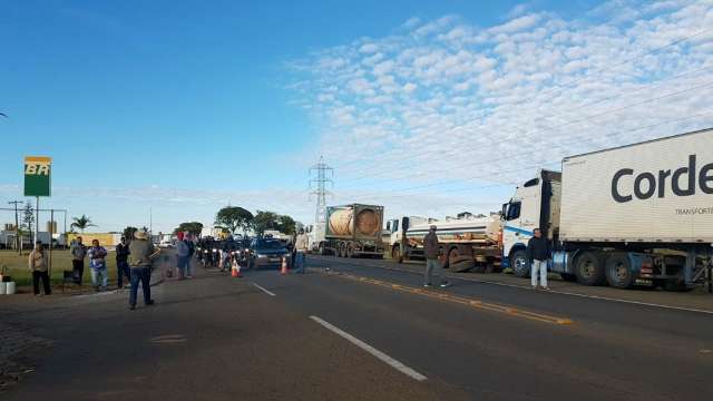 Bloqueio no anel viário de Campo Grande já passa de 24 horas