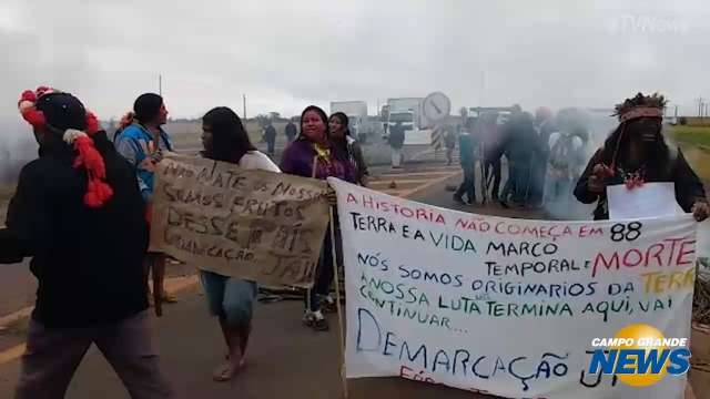 Índios bloqueiam rodovias em MS em protesto contra marco temporal do STF