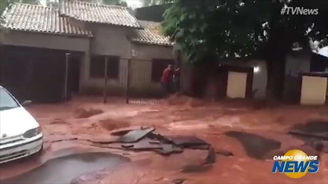 Estragos causados pela chuva, morte em acidente e assalto lideram visualizações