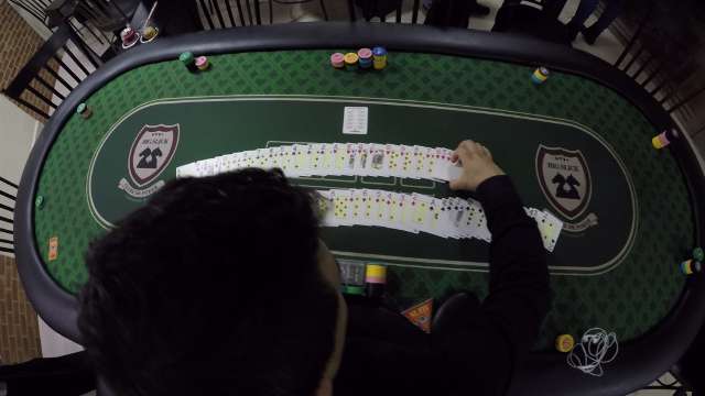 Em campeonato de poker, conquistar o primeiro milhão é tarefa de gente grande