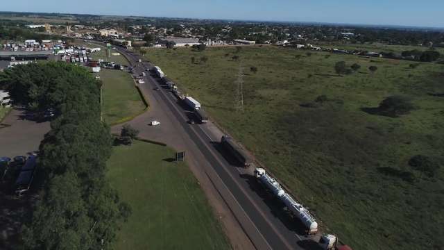 Caminhoneiros mantém protestos há 2 dias em rodovia