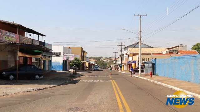 Zé Pereira tem obras paradas, pichações e abandono