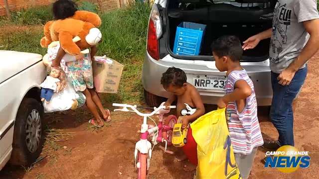 Doações mudam Natal de família que não tinha nem o que comer