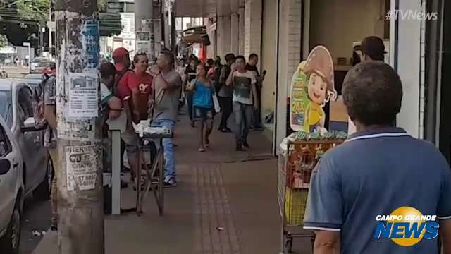 Às vésperas do Dia das Mães, comércio ainda tem movimento fraco