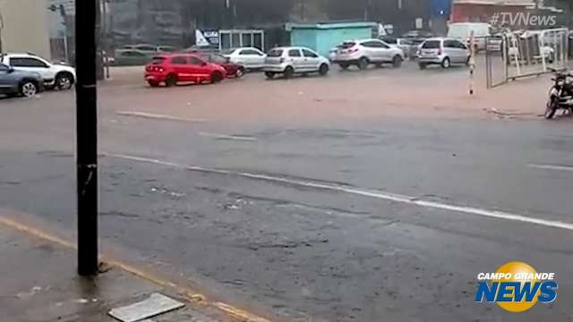 Chove forte no Centro de Campo Grande