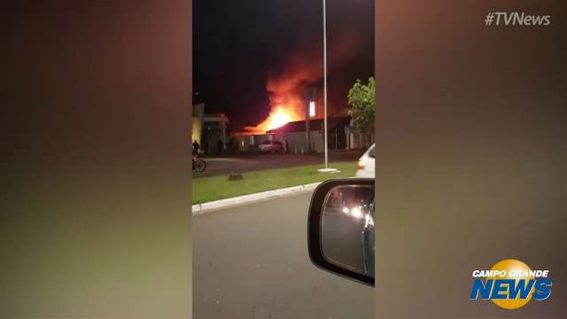 Internalta filma incêndio em estabelecimento na cidade de Ponta Porã