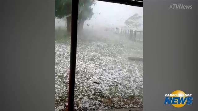 Pantaneiro registra forte chuva de granizo em Albuquerque