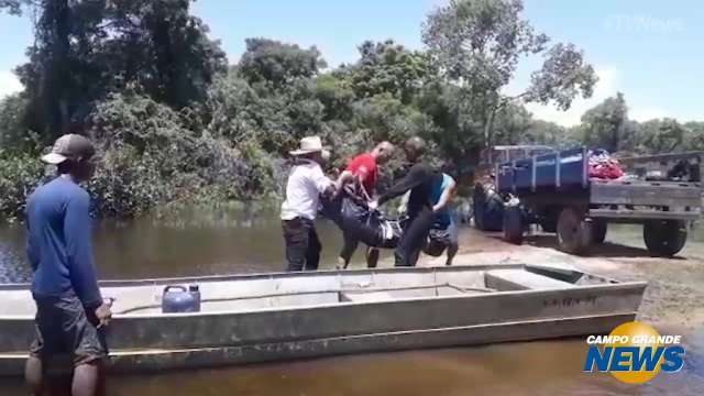 Mergulhadores resgatam corpo do Rio Paraguai