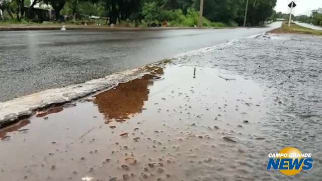 Chuva intermitente já passa de 14 horas e vai continuar, segundo previsão