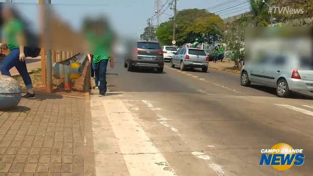 Correria na saída da escola para pegar ônibus