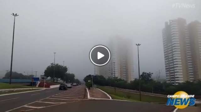 Veja vídeos da neblina que encobriu a Capital