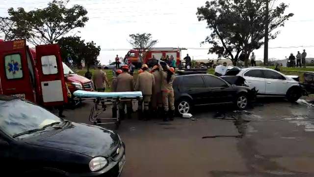 Engavetamento com quatro veículos deixa transito lento na Mato do Jacinto