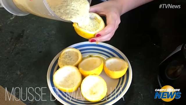 Jeito de servir Mousse de Maracujá é fofo e vale para quem odeia lavar louça