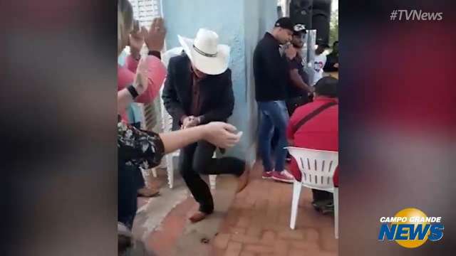 Vídeo de prefeito dançando &#39;Na Sola da Bota&#39; foi o mais visto da semana