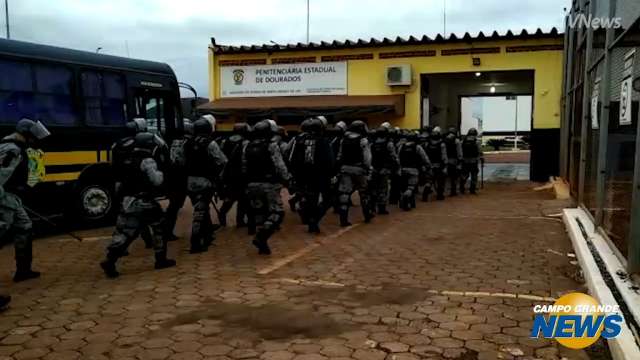 Choque entra em presídio para controlar motim do PCC