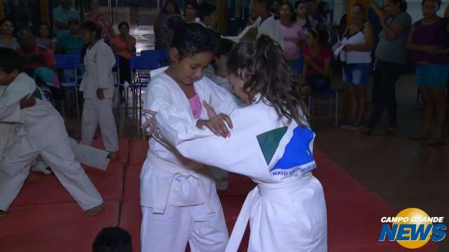 Iniciativa leva judô como ferramenta de formação a escola no Indubrasil