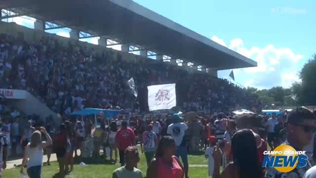 Torcedores lotam estádio Arthur Marinho para acompanhar a grande decisão