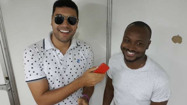 Mantendo as origens do pagode, Thiaguinho faz show de dia e canta músicas de MS