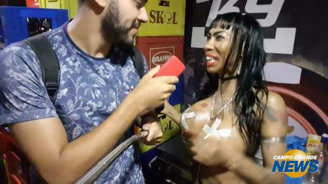 Inês Brasil lacra na festa dos memes e mostra porque é ícone na internet