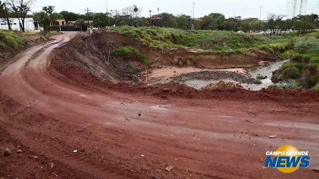 Obra “enterra” nascente de córrego no Parque dos Poderes