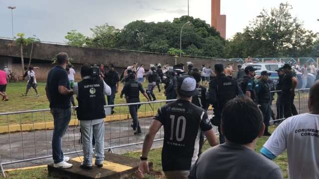 Fazendo jus aos mascotes, Operário e Corumbaense termina igual rinha de galo