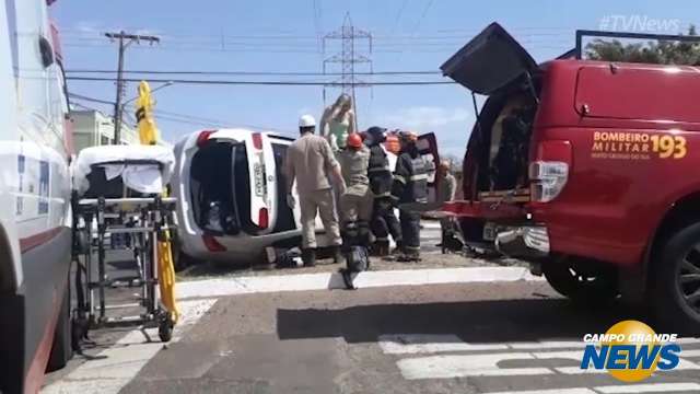 Vítima de acidente deixa carro pela janela no Bairro Tiradentes