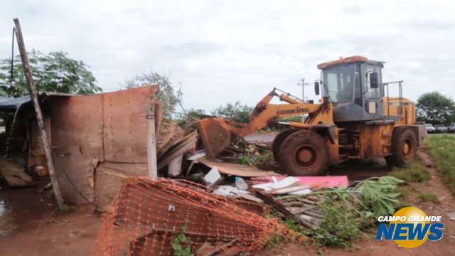 Desocupação em favela é pacífica, mas marcada por desespero e revolta