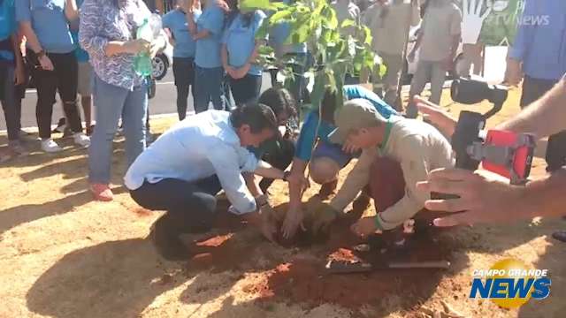 Prefeito durante solenidade na manhã desta quinta-feira