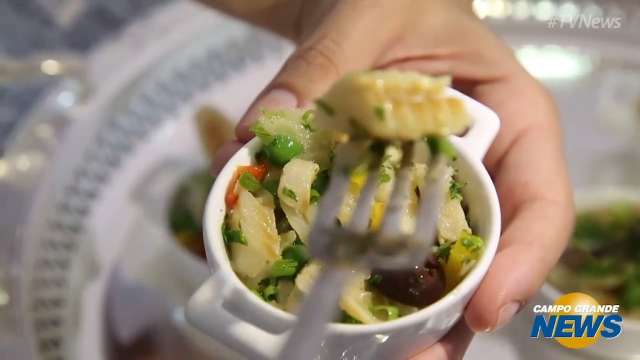 Gosto português no fim de ano, aprenda a fazer uma salada de bacalhau