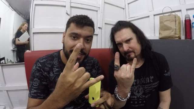 Cena do Metal anda fraca na cidade, mas até James Labrie passou por aqui ontem