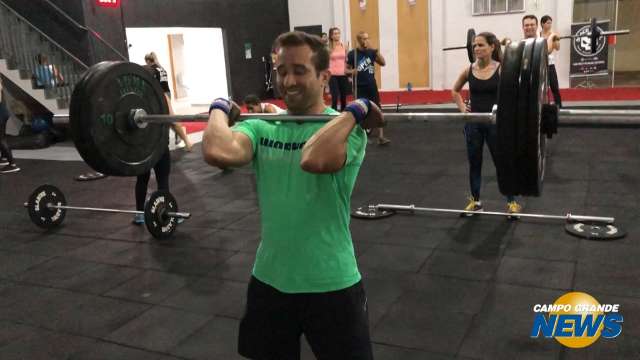 Com abdome trincado comendo tudo, &#34;testemunha de crossfit&#34; virou nova religião