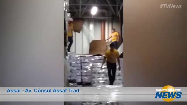 Tetos de escola e atacadista também despencam durante chuva