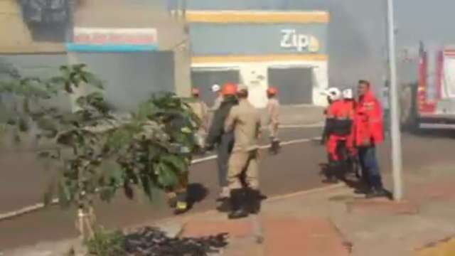 Fumaça de incêndio em loja no Centro da Capital é vista de longe