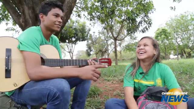 Da marmita ao violão, o prazer de estar na sombra de uma árvore