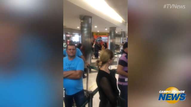 Voo cancelado causa revolta em passageiros no Aeroporto de Campo Grande