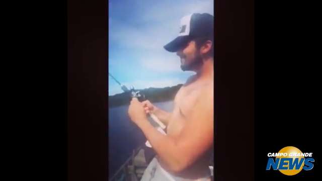 Luan Santana aproveita últimos dias de férias pescando em Corumbá