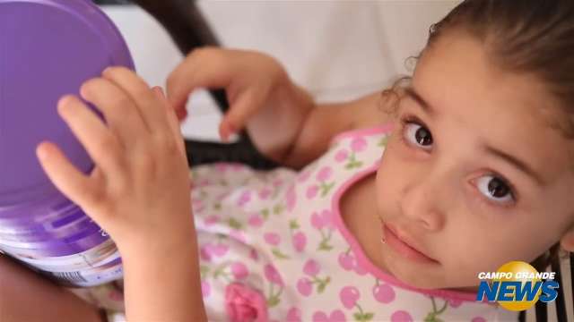 Alana, 4 anos, pode ficar sem remédios essenciais para viver