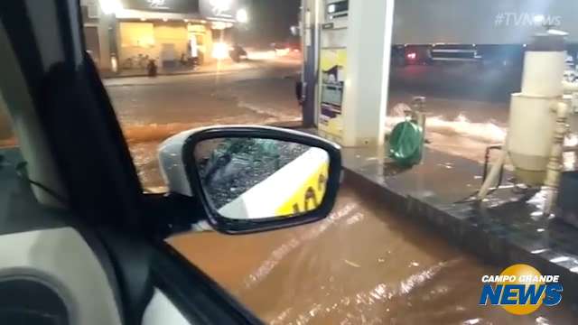 Em Vicentina choveu muito e as ruas ficaram alagadas