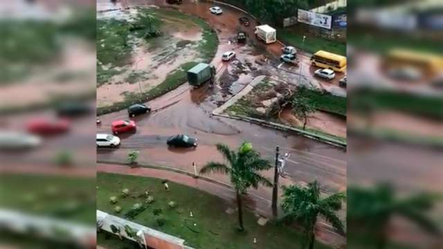 Depois da chuva, os estragos na Rachid Neder