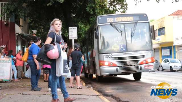 Lei autoriza mulheres a descerem fora do ponto, mas ainda é preciso ter cuidado