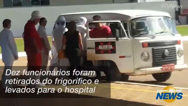 Funcionários passaram mal e foram retirados; veja o vídeo