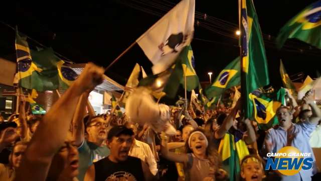 Em noite histórica, manifestantes tomam Afonso Pena contra Lula, Dilma e PT