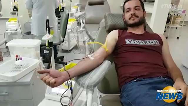 Motoristas de caminhão de outros Estados aproveitam paralisação para doar sangue