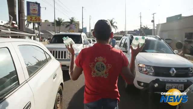 Para quem trabalha ao ar livre, calorão exige estratégias para se proteger