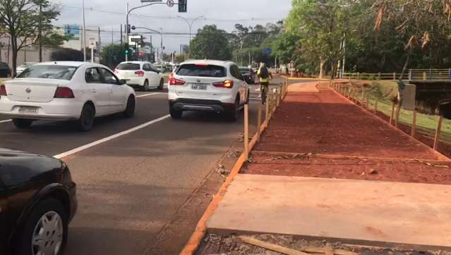 Um mês após inauguração, ciclovia ainda confunde e deixa ciclistas em alerta