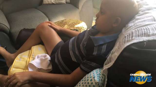 Pedro, 11 anos, aguarda transfusão, mas Hospital Universitário está sem material